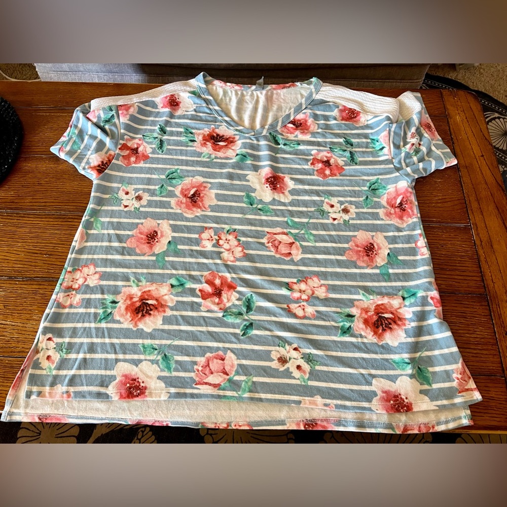 Chic Soul floral top size XL